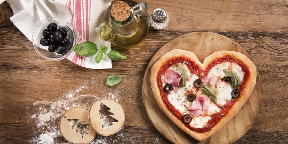 Pizza-Herz mit Mozzarella, Schinken und Artischocken - Galbani