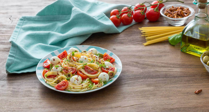 Sommerliche Spaghetti mit Mozzarella Mini und rotem Pfeffer - Galbani