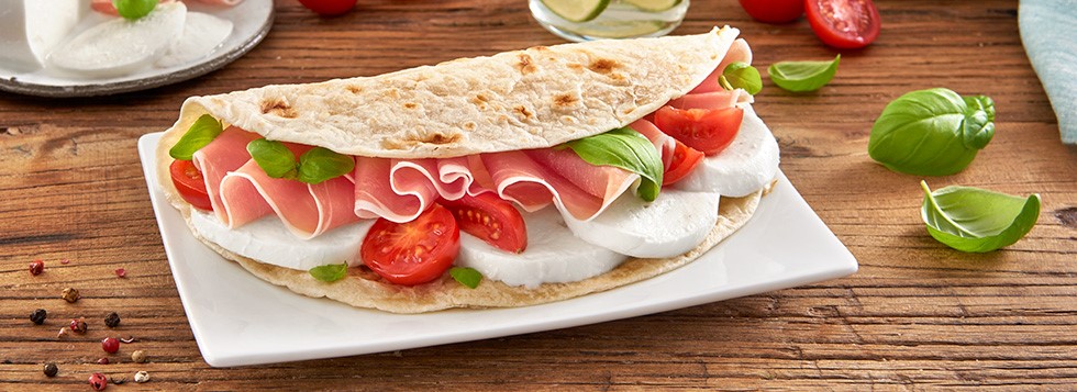 Piadina mit Prosciutto Crudo, Mozzarella und Tomaten - Galbani